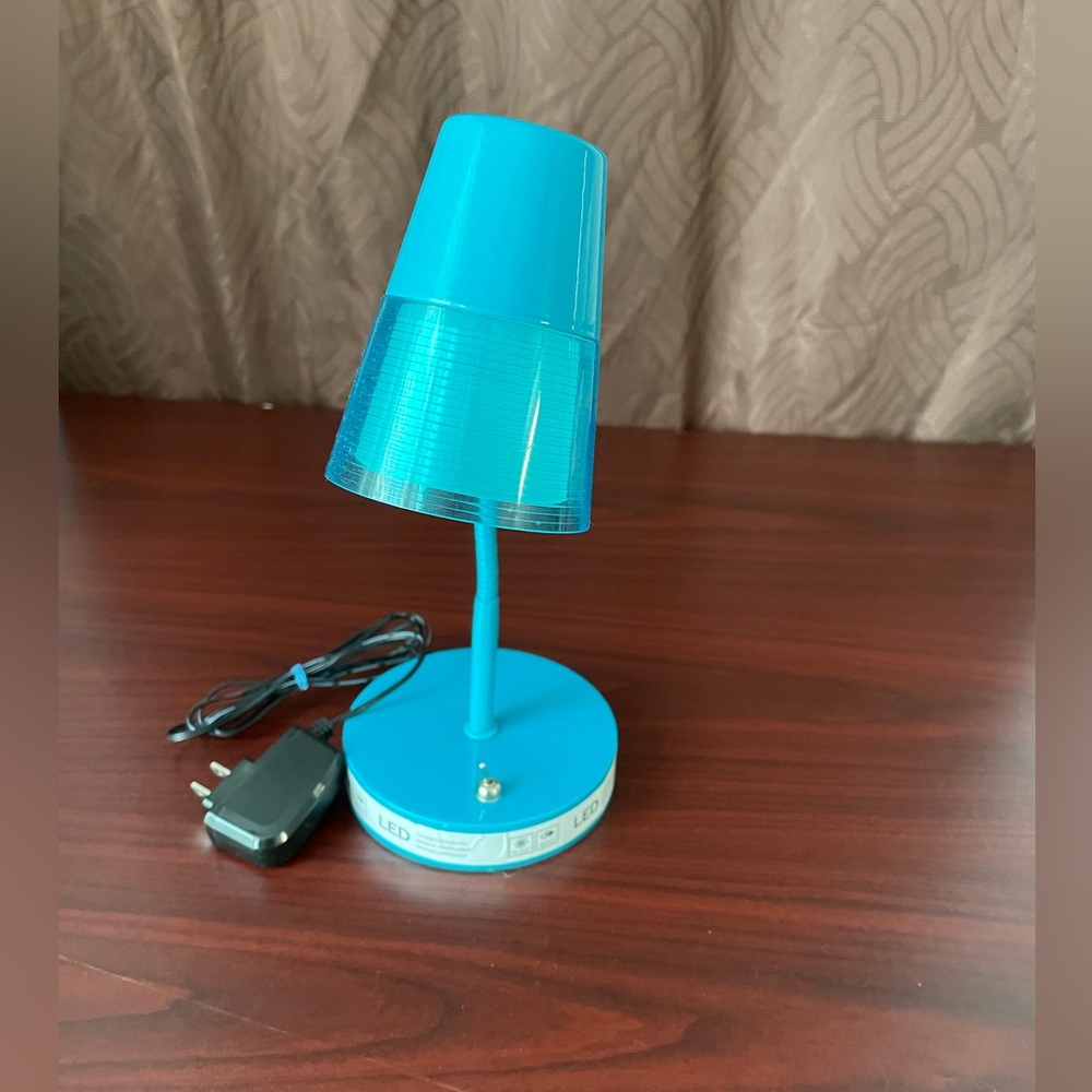 LED table lamp - Picture 3 of 11